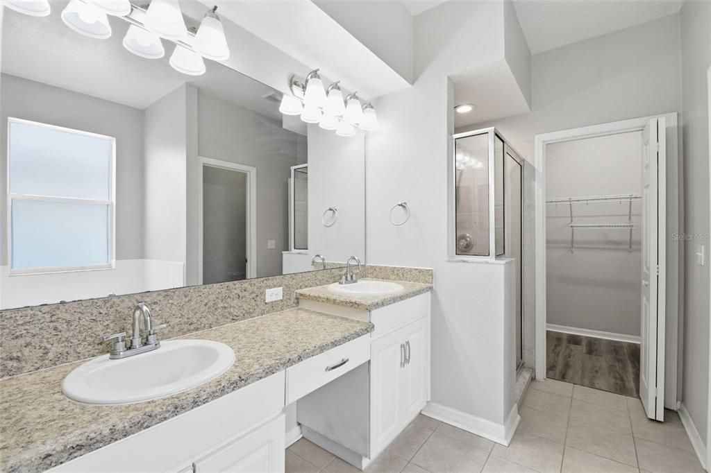En Venta: $369,900 (4 camas, 2 baños, 2060 Pies cuadrados)