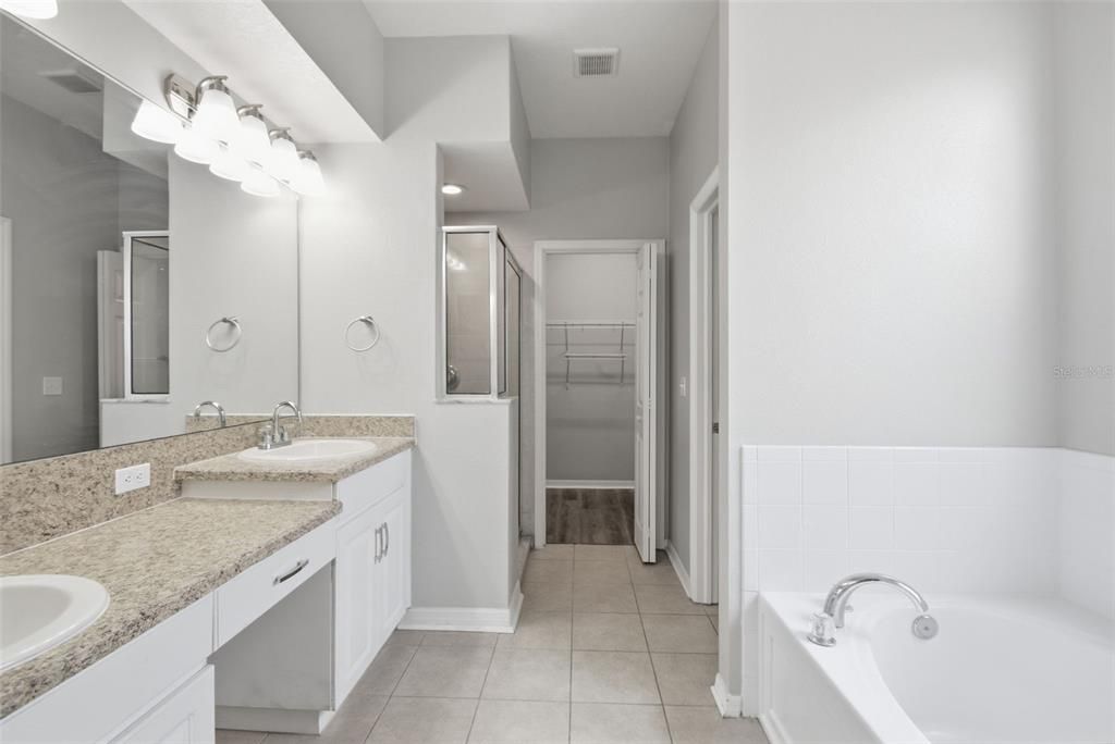 En Venta: $369,900 (4 camas, 2 baños, 2060 Pies cuadrados)