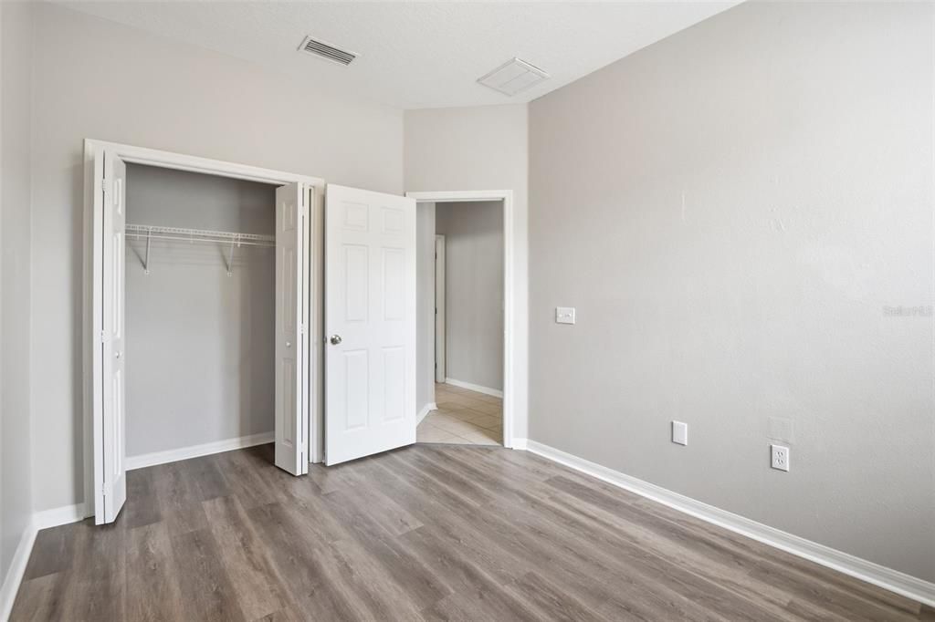En Venta: $369,900 (4 camas, 2 baños, 2060 Pies cuadrados)