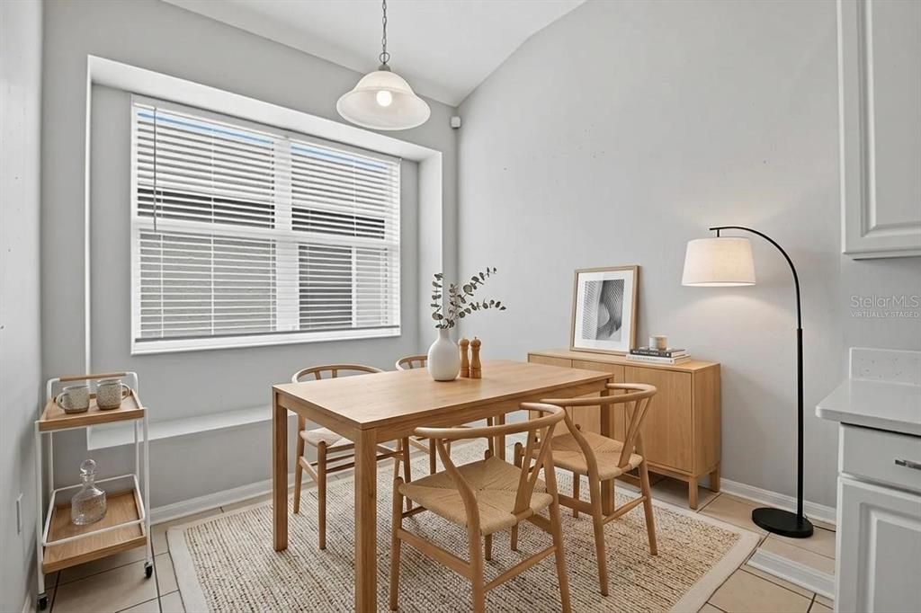 En Venta: $369,900 (4 camas, 2 baños, 2060 Pies cuadrados)
