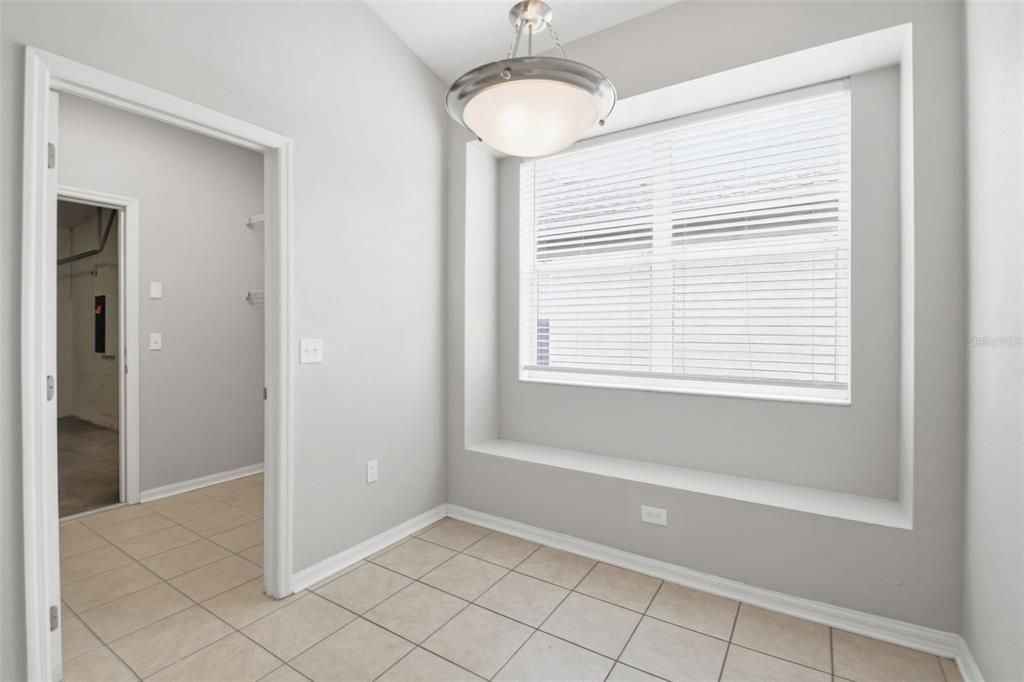 En Venta: $369,900 (4 camas, 2 baños, 2060 Pies cuadrados)