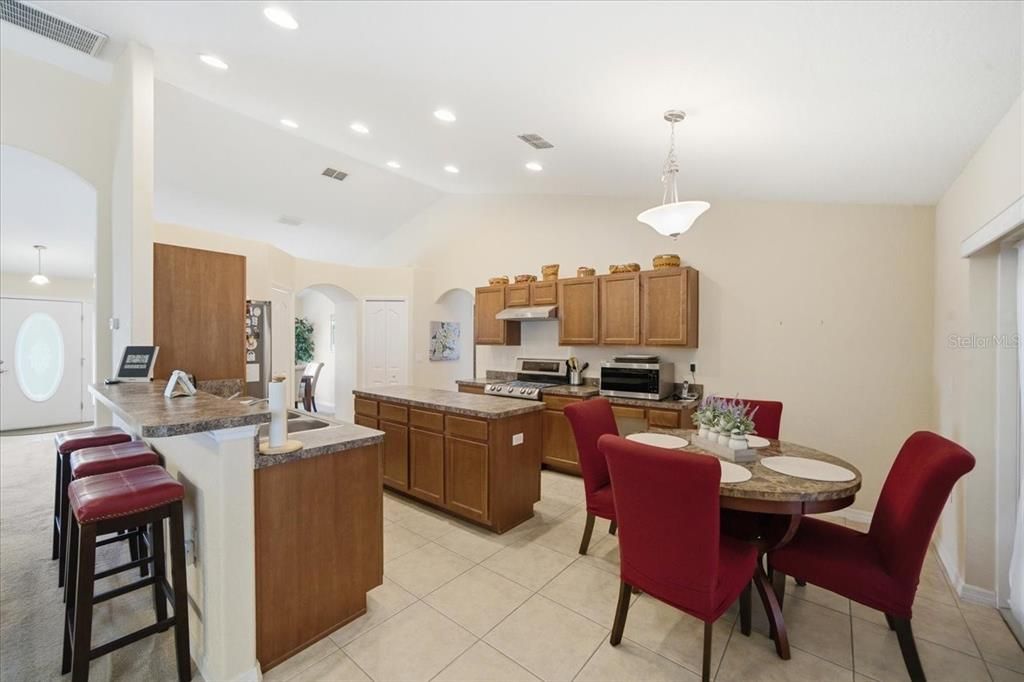 En Venta: $365,000 (3 camas, 2 baños, 1955 Pies cuadrados)