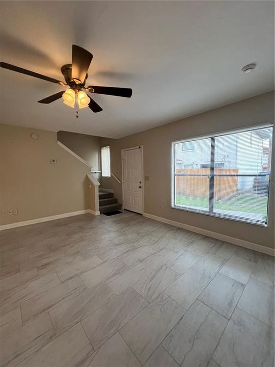 В аренду: $1,890 (3 спален, 2 ванн, 1307 Квадратных фут)