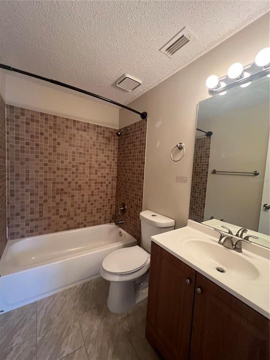 В аренду: $1,890 (3 спален, 2 ванн, 1307 Квадратных фут)