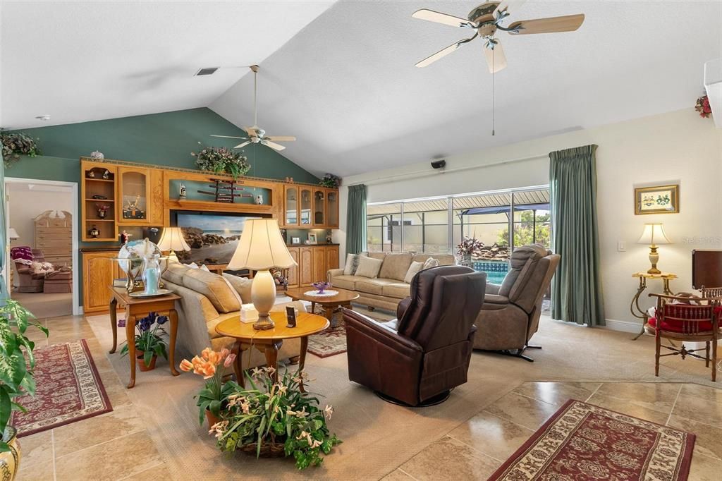 For Sale: $720,000 (4 beds, 2 baths, 2840 Square Feet)