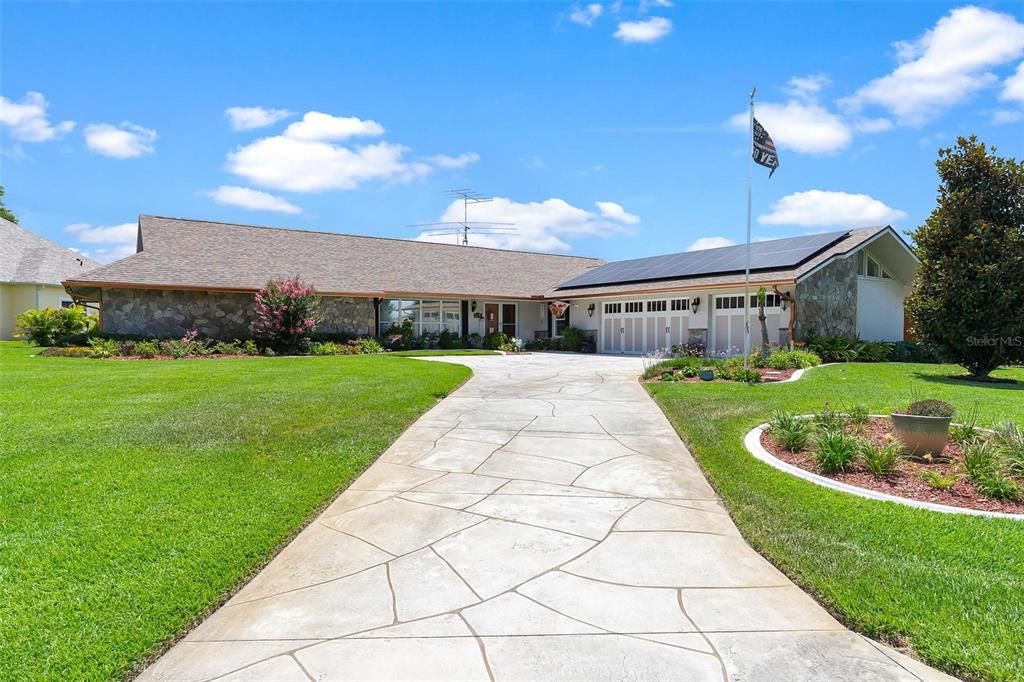 For Sale: $720,000 (4 beds, 2 baths, 2840 Square Feet)