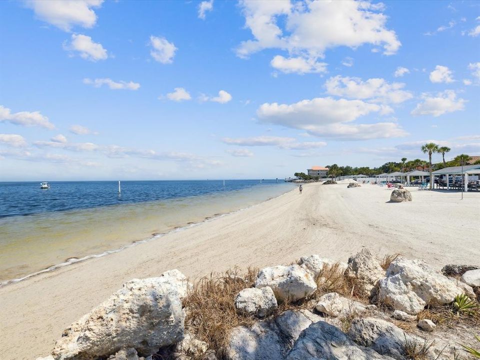 For Sale: $865,000 (4 beds, 3 baths, 2640 Square Feet)
