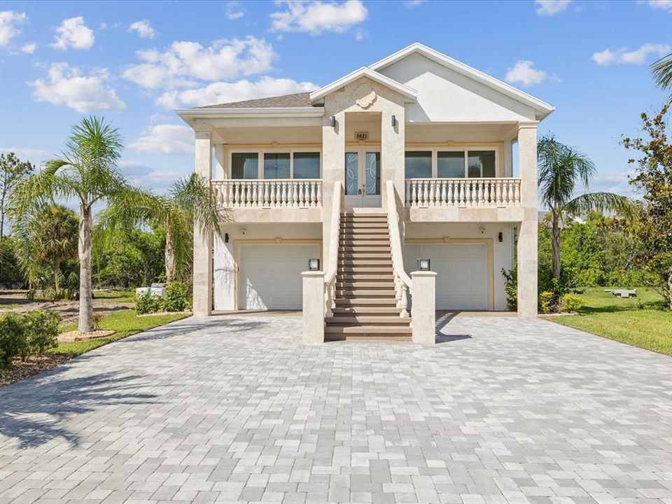 For Sale: $865,000 (4 beds, 3 baths, 2640 Square Feet)
