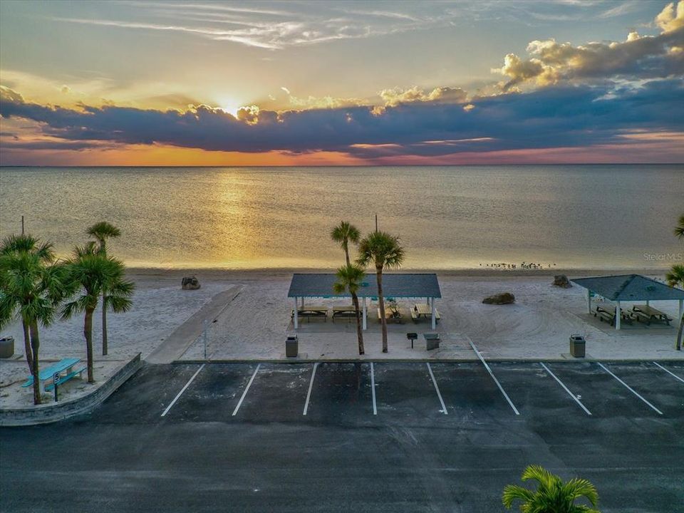 For Sale: $865,000 (4 beds, 3 baths, 2640 Square Feet)