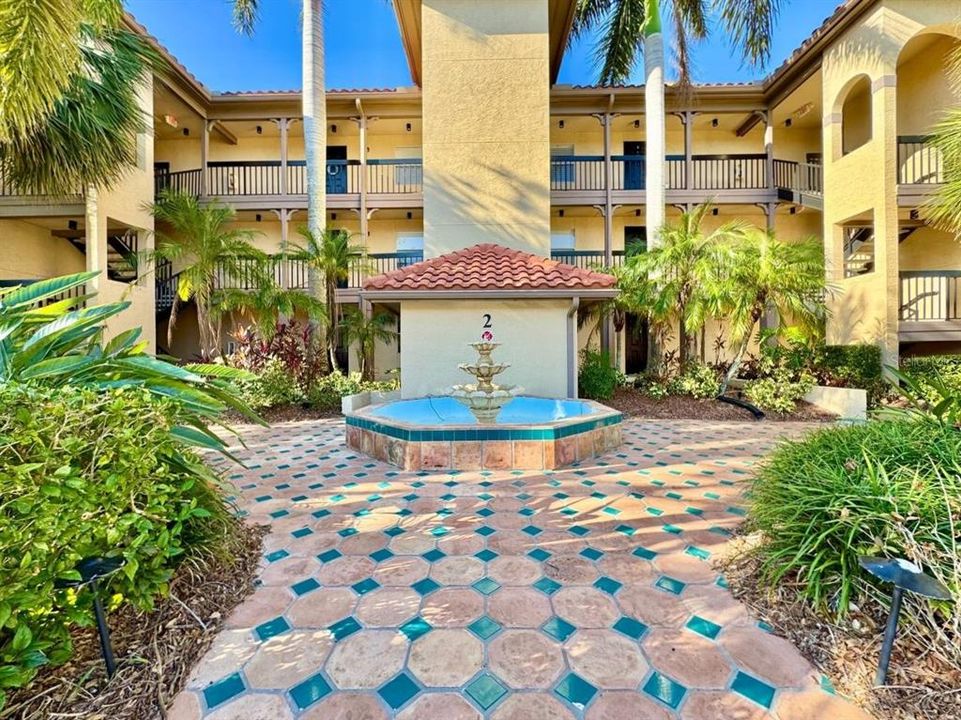 For Rent: $1,600 (1 beds, 1 baths, 713 Square Feet)