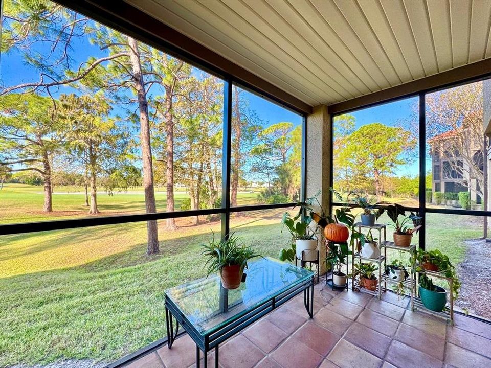 For Rent: $1,600 (1 beds, 1 baths, 713 Square Feet)