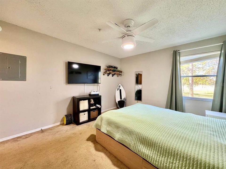 For Rent: $1,600 (1 beds, 1 baths, 713 Square Feet)