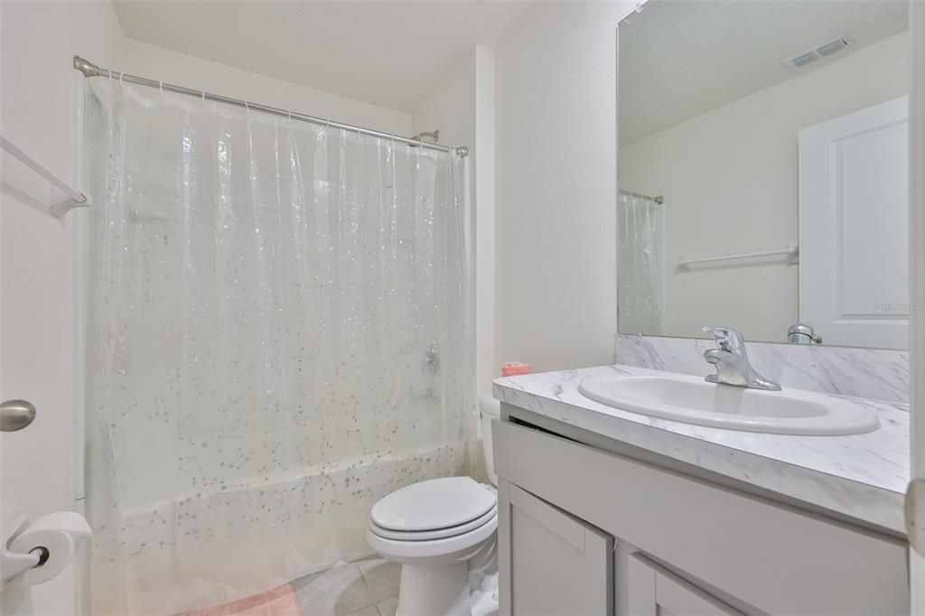 En Venta: $370,000 (4 camas, 3 baños, 2435 Pies cuadrados)