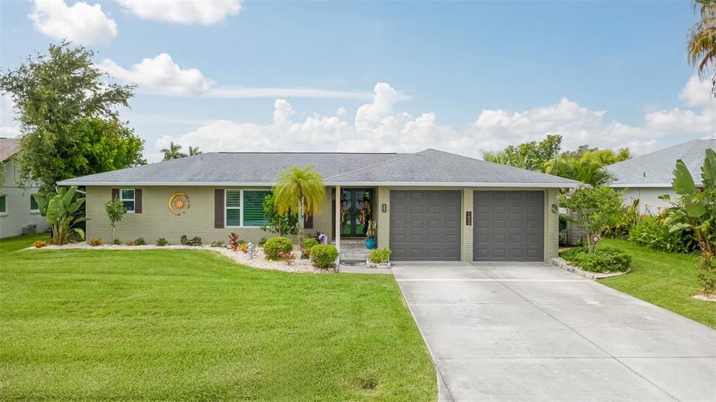 For Sale: $899,900 (3 beds, 3 baths, 2150 Square Feet)