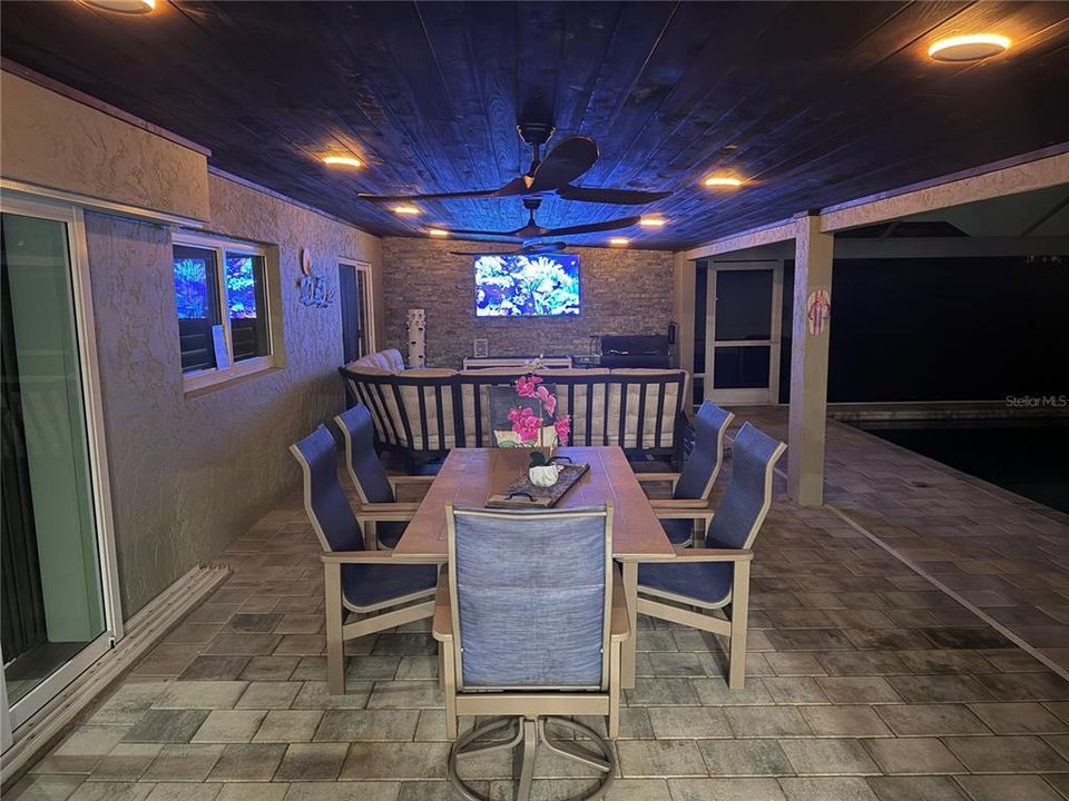 For Sale: $899,900 (3 beds, 3 baths, 2150 Square Feet)
