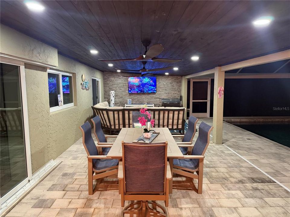 For Sale: $899,900 (3 beds, 3 baths, 2150 Square Feet)