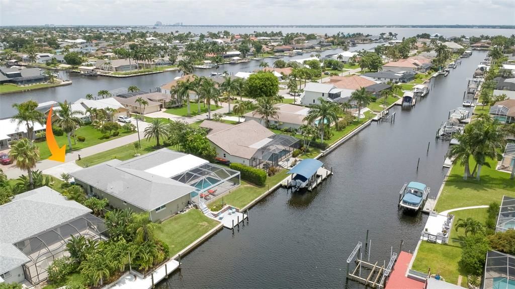 For Sale: $899,900 (3 beds, 3 baths, 2150 Square Feet)