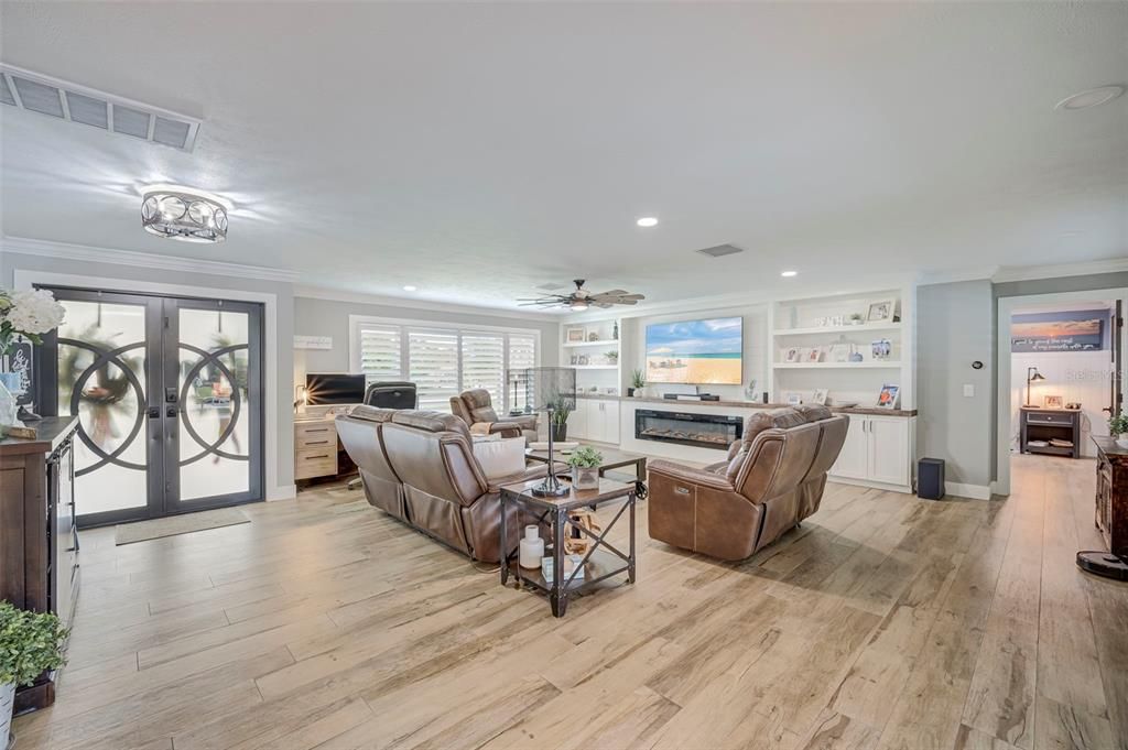 For Sale: $899,900 (3 beds, 3 baths, 2150 Square Feet)