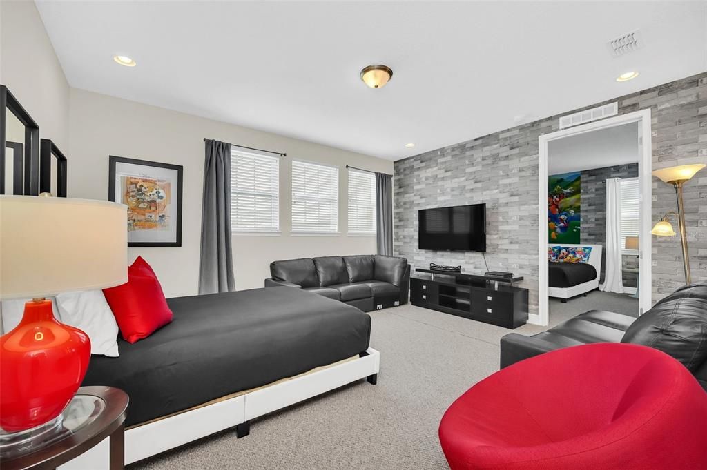 For Rent: $3,900 (6 beds, 6 baths, 3317 Square Feet)