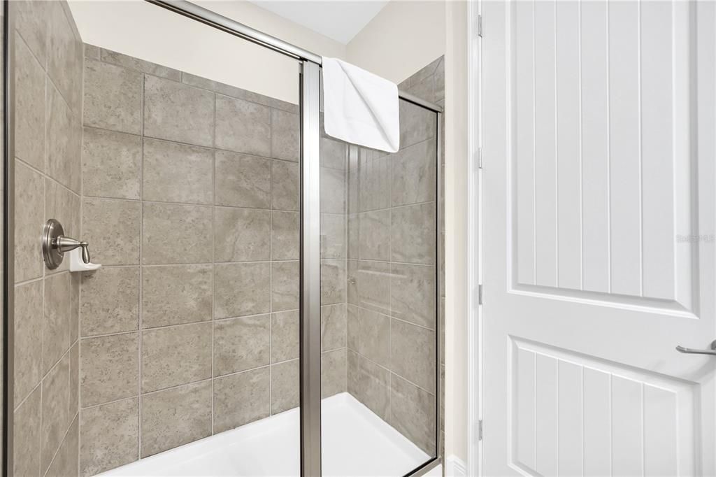 For Rent: $3,900 (6 beds, 6 baths, 3317 Square Feet)