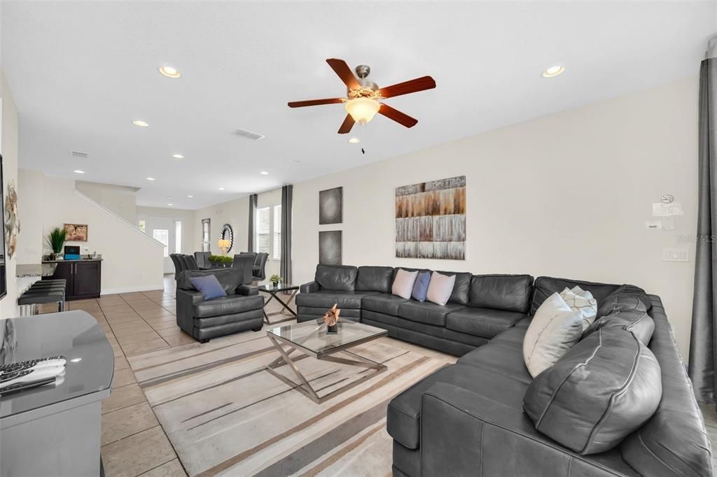 For Rent: $3,900 (6 beds, 6 baths, 3317 Square Feet)