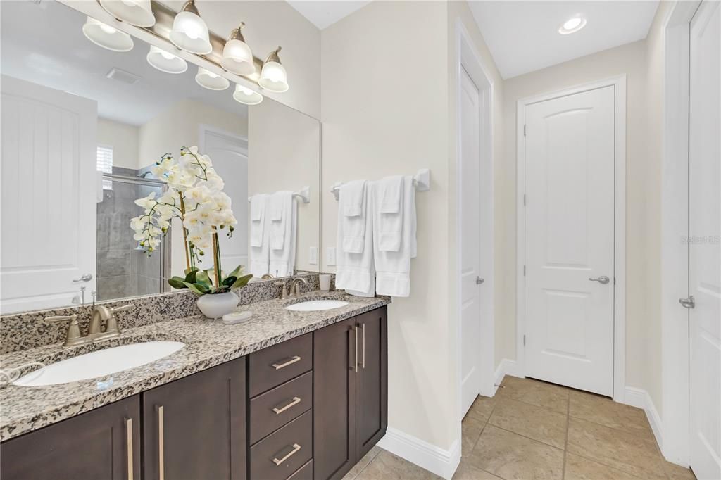 For Rent: $3,900 (6 beds, 6 baths, 3317 Square Feet)