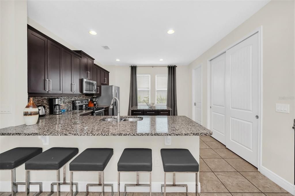 For Rent: $3,900 (6 beds, 6 baths, 3317 Square Feet)