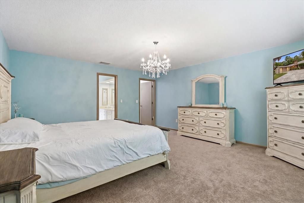 For Sale: $339,000 (4 beds, 2 baths, 2403 Square Feet)