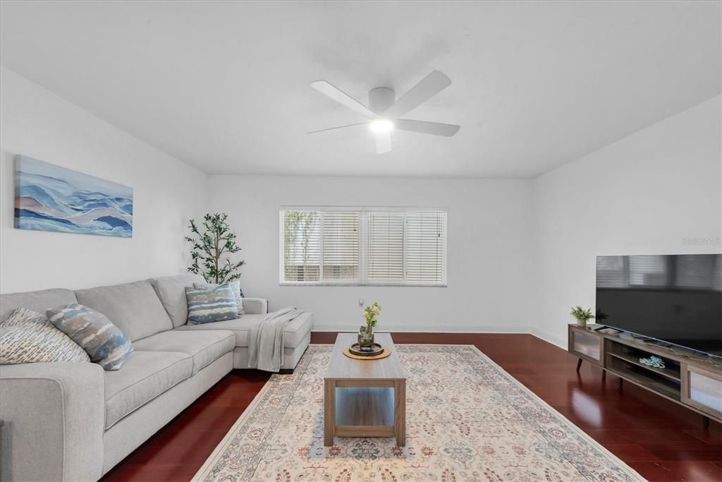 For Rent: $1,875 (1 beds, 1 baths, 660 Square Feet)