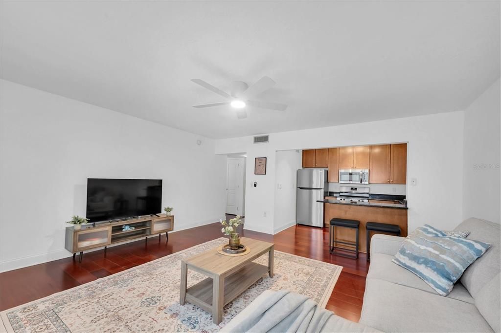For Rent: $1,875 (1 beds, 1 baths, 660 Square Feet)