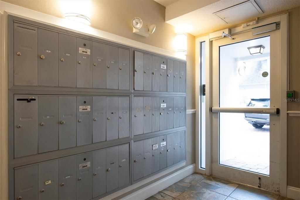 For Rent: $1,875 (1 beds, 1 baths, 660 Square Feet)