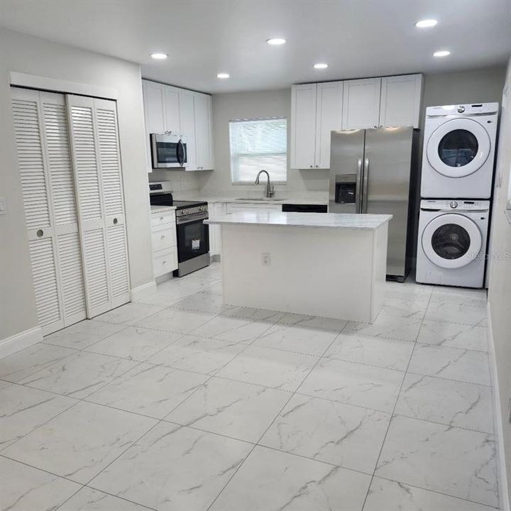 В аренду: $1,800 (2 спален, 1 ванн, 850 Квадратных фут)
