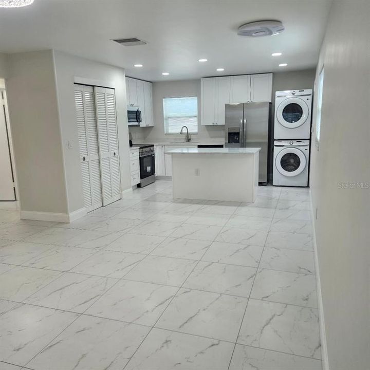 В аренду: $1,800 (2 спален, 1 ванн, 850 Квадратных фут)