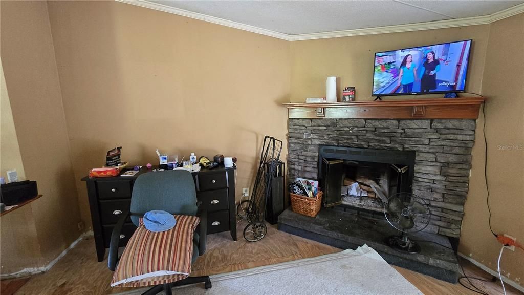 For Sale: $159,999 (3 beds, 3 baths, 1890 Square Feet)