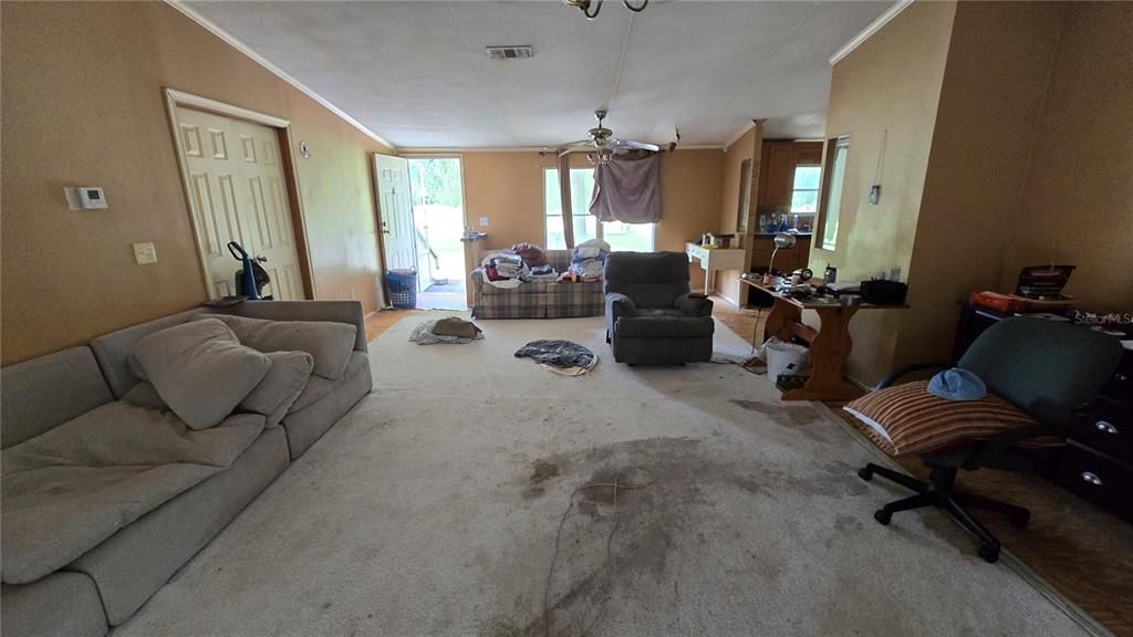 For Sale: $159,999 (3 beds, 3 baths, 1890 Square Feet)