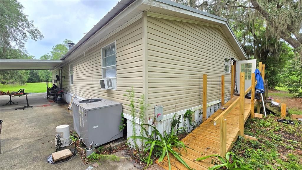 For Sale: $159,999 (3 beds, 3 baths, 1890 Square Feet)