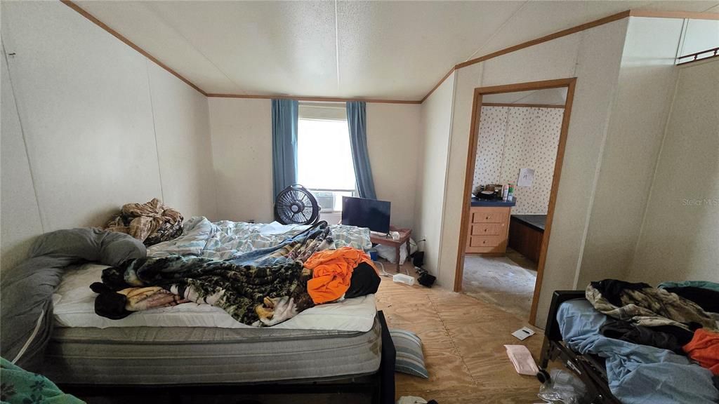 For Sale: $159,999 (3 beds, 3 baths, 1890 Square Feet)