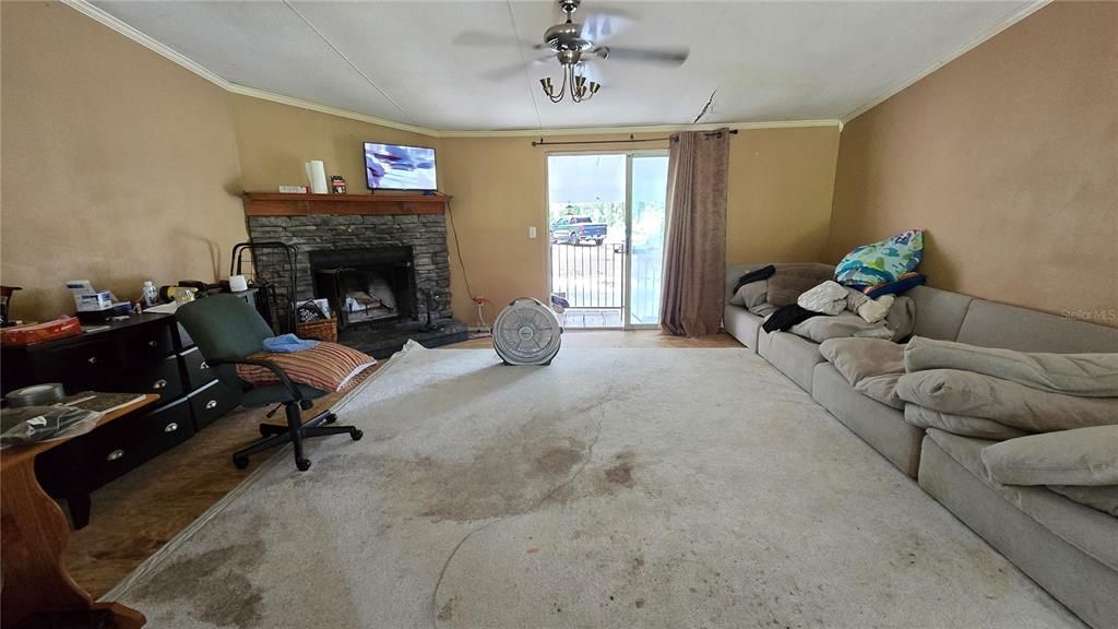 For Sale: $159,999 (3 beds, 3 baths, 1890 Square Feet)
