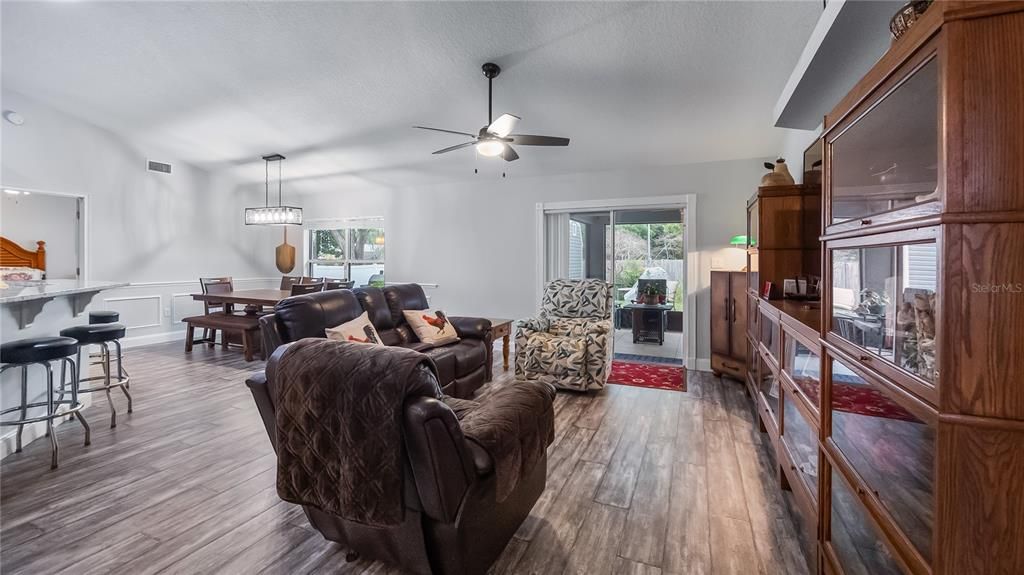 For Sale: $374,900 (3 beds, 2 baths, 1588 Square Feet)