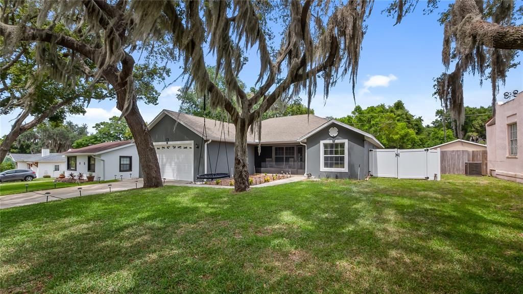 For Sale: $374,900 (3 beds, 2 baths, 1588 Square Feet)