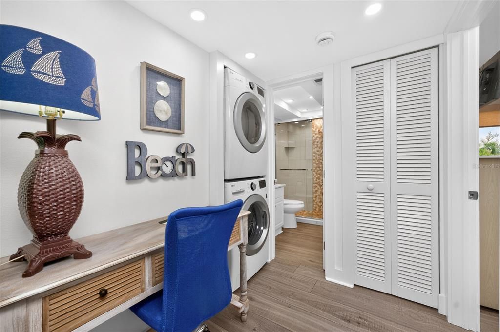 For Sale: $669,000 (2 beds, 2 baths, 993 Square Feet)