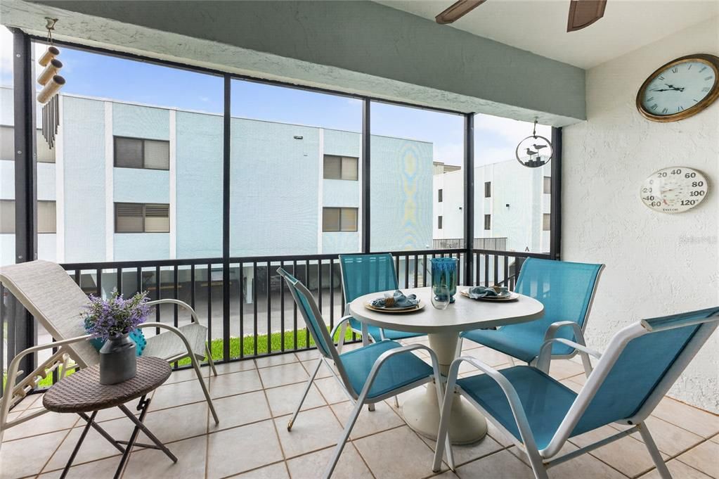 For Sale: $669,000 (2 beds, 2 baths, 993 Square Feet)