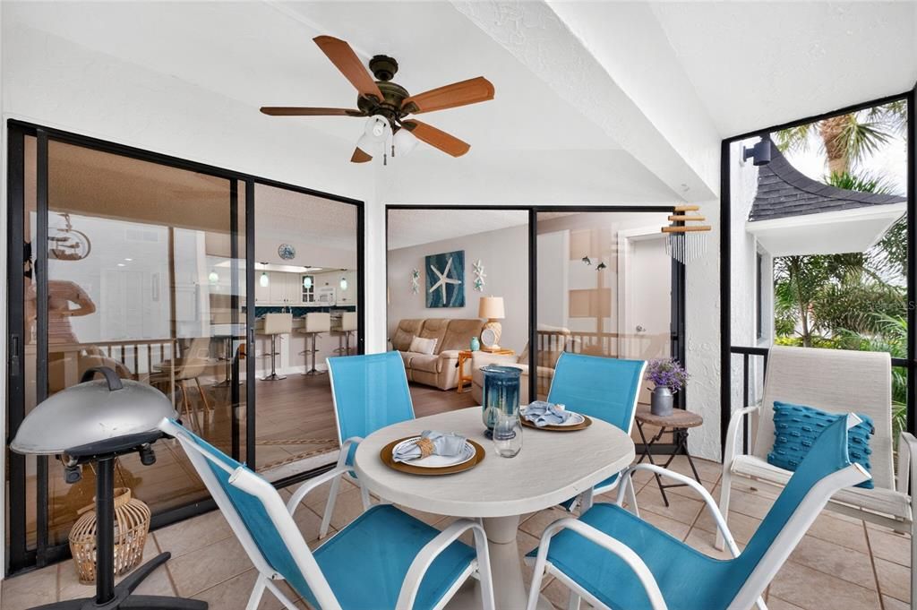 For Sale: $669,000 (2 beds, 2 baths, 993 Square Feet)
