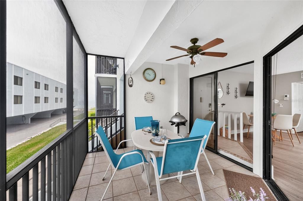For Sale: $669,000 (2 beds, 2 baths, 993 Square Feet)