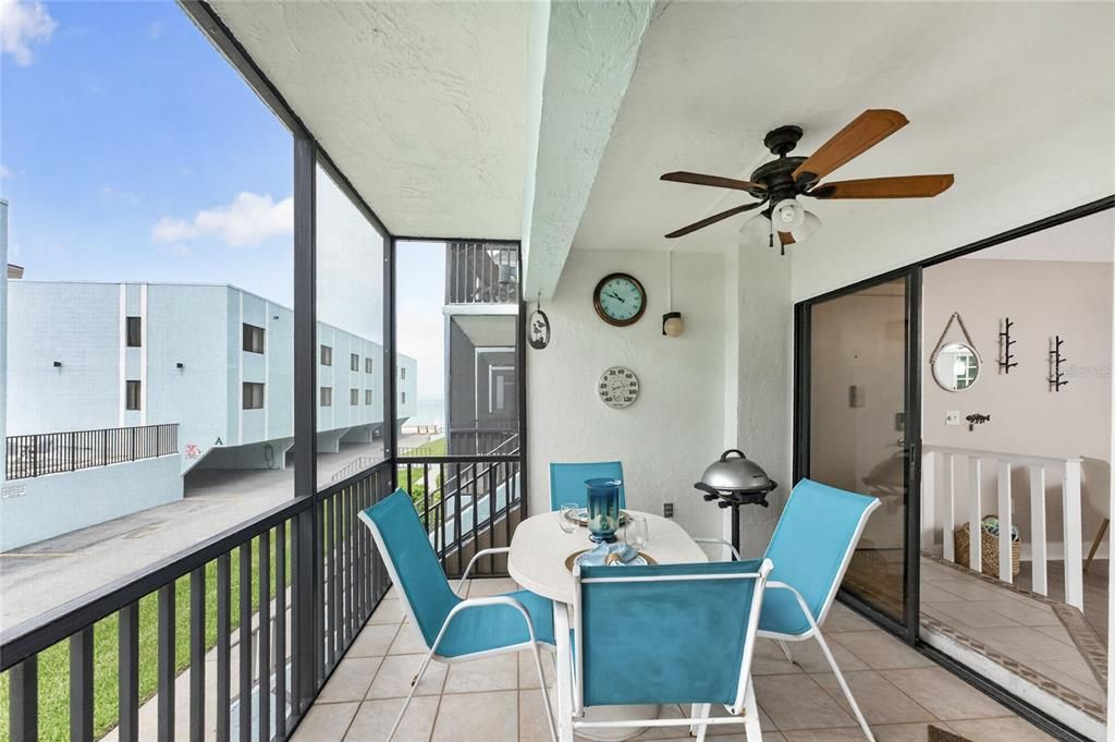 For Sale: $669,000 (2 beds, 2 baths, 993 Square Feet)