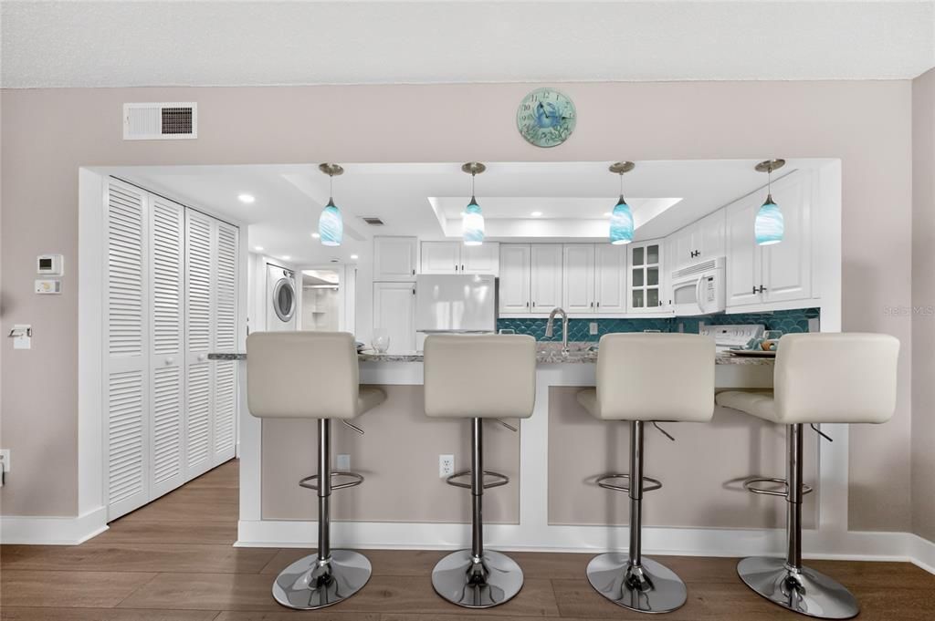 For Sale: $669,000 (2 beds, 2 baths, 993 Square Feet)