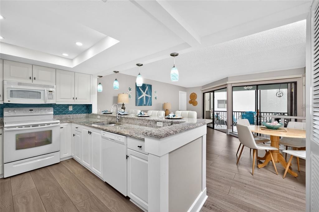 For Sale: $669,000 (2 beds, 2 baths, 993 Square Feet)