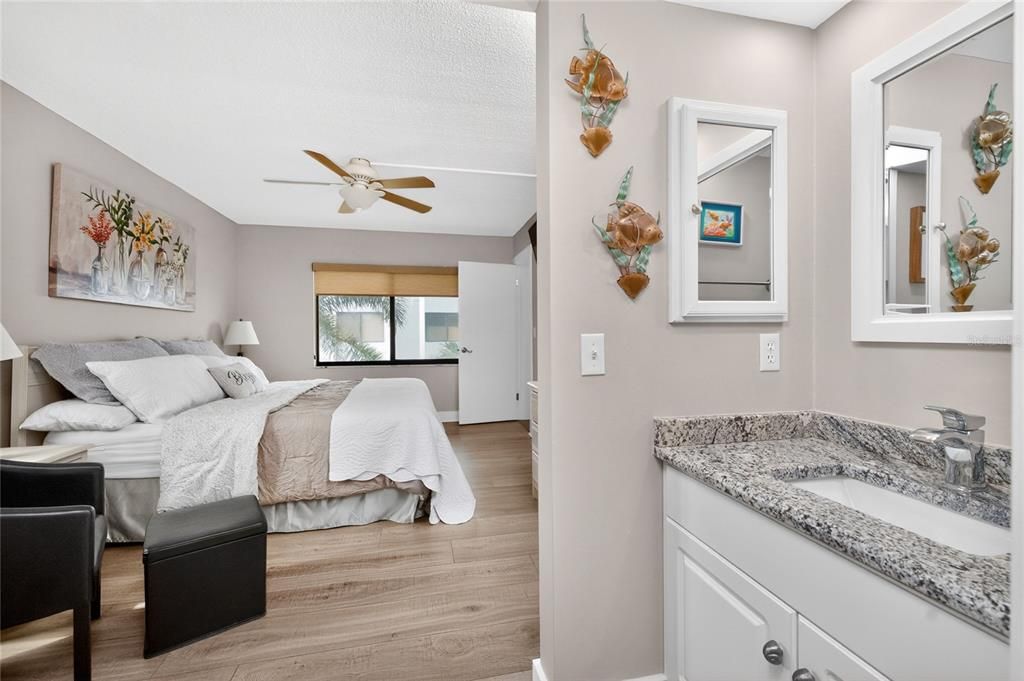 For Sale: $669,000 (2 beds, 2 baths, 993 Square Feet)