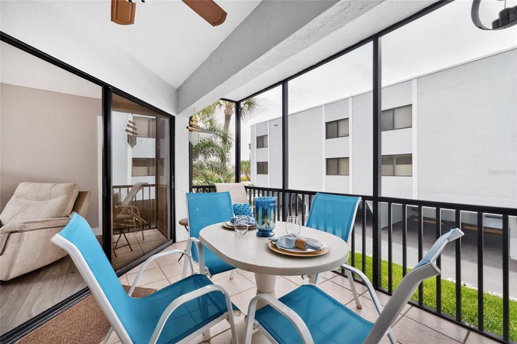 For Sale: $669,000 (2 beds, 2 baths, 993 Square Feet)