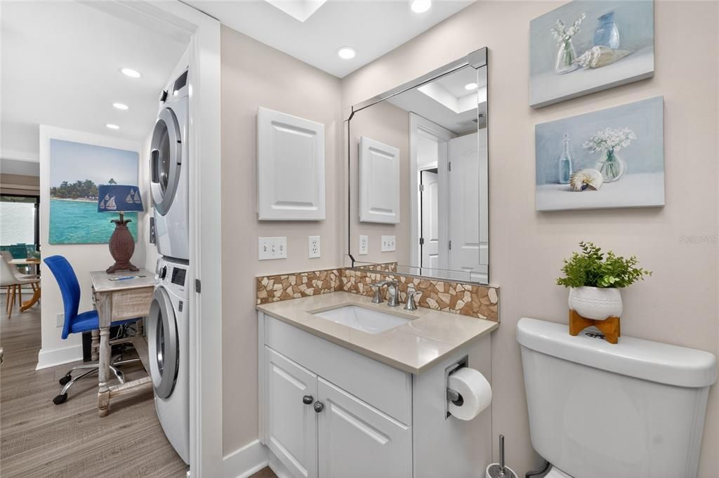 For Sale: $669,000 (2 beds, 2 baths, 993 Square Feet)